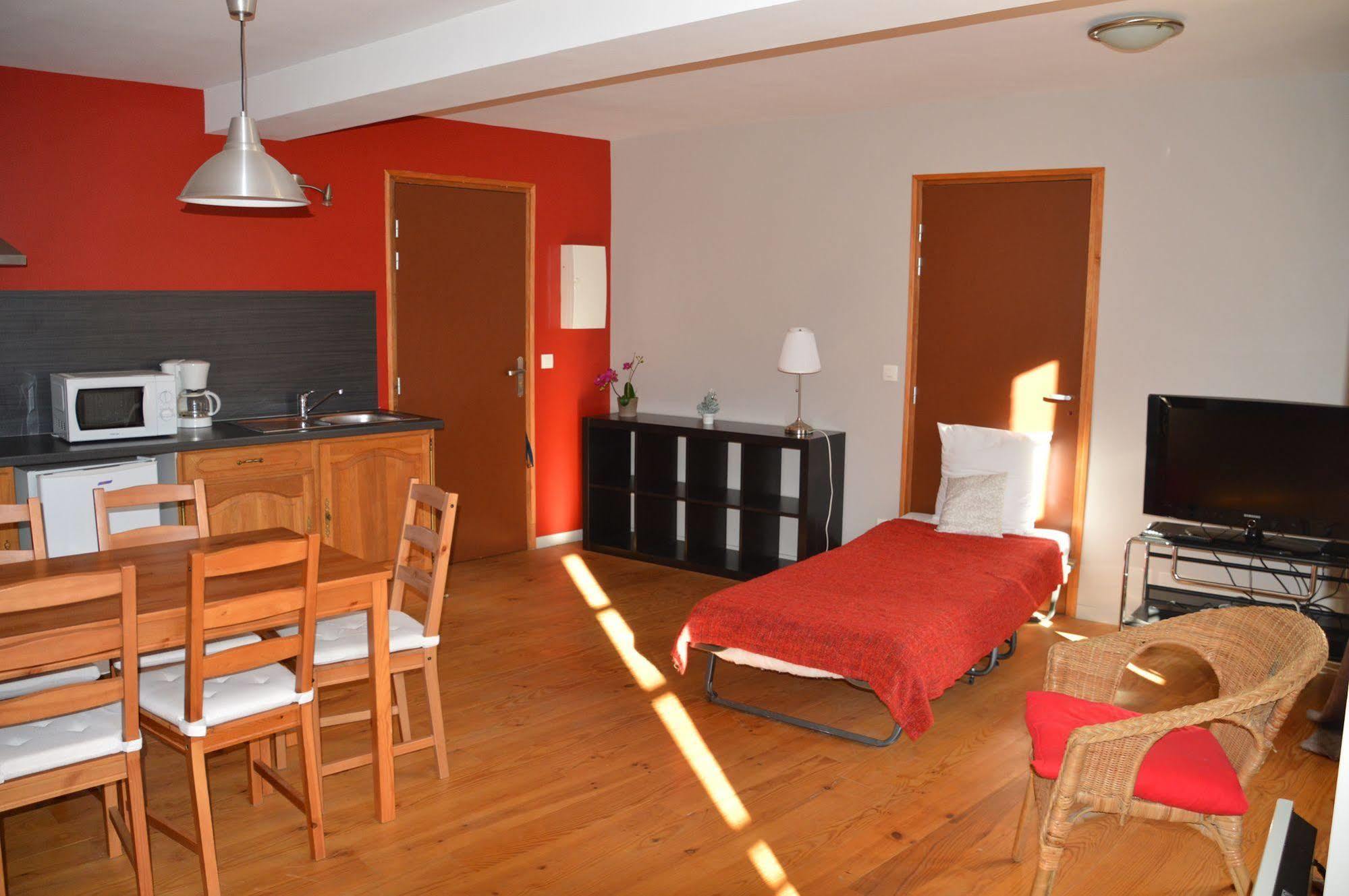Maison Maxil Hotel Massat Luaran gambar