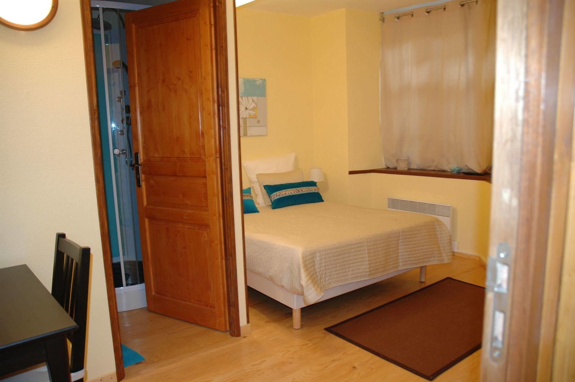 Maison Maxil Hotel Massat Luaran gambar
